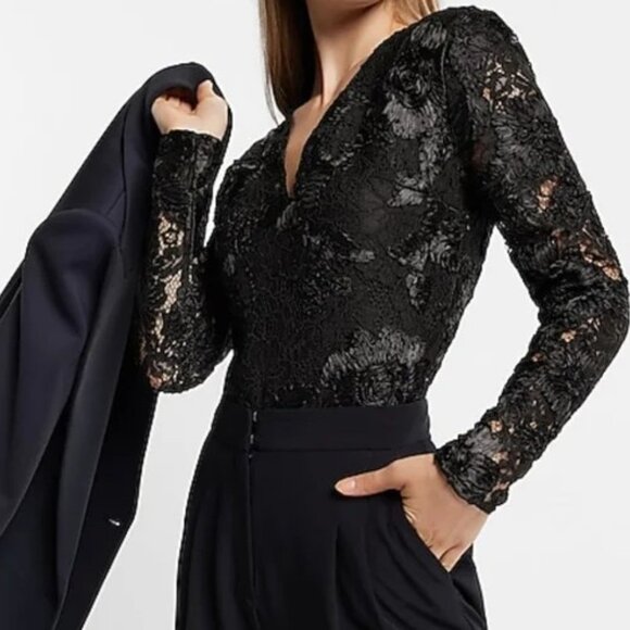 EXPRESS Floral Black Lace Embroidered V-Neck Long Sleeve Bodysuit Size Large - Picture 2 of 10
